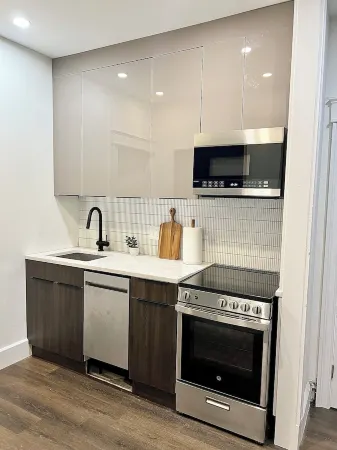 Modern Luxury Apartment in City Отели в г. Куинси