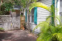 Charming 2 Bedroom Cottage in Old Town Key West - 2-Star