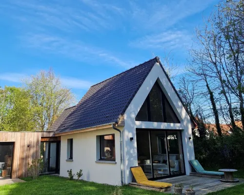 Quiet lodge in Wissant, in the forest and 500m from the beach.  Ideal for a couple Hotels in Wissant