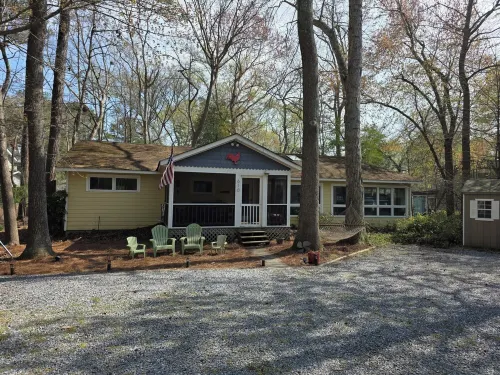 Charming 4-bedroom house in enjoyable Bethany West Community, one mile to beach.