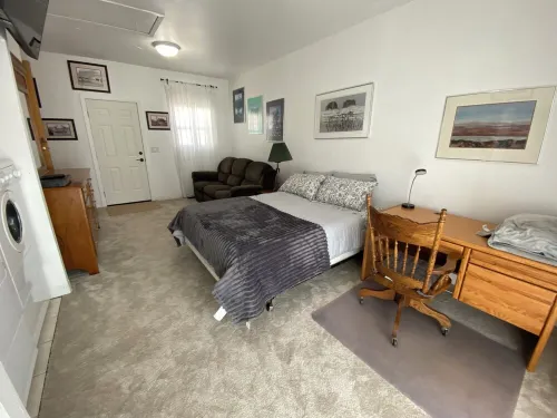 Cozy 3BD Steps to Outdoor Wellness Spa Hotels in Minnehaha