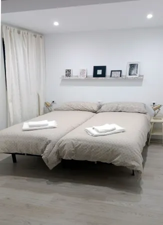 Jacaranda, Amplio Apartamento con 2 Dormitorios Отели в г. Лос-Реалехос