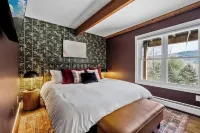 Luxury Ski Lodge w Hot Tub + Sauna Bartlett, NH