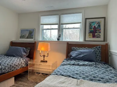 Completely renovated 1-bedroom in the heart of Concord Center. Hotels near Concord Museum