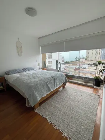 2-bedroom apartment with sea view. Great location and lot of natural light