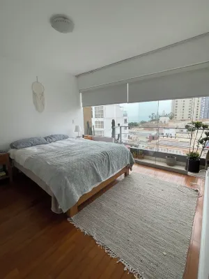 2-bedroom apartment with sea view. Great location and lot of natural light