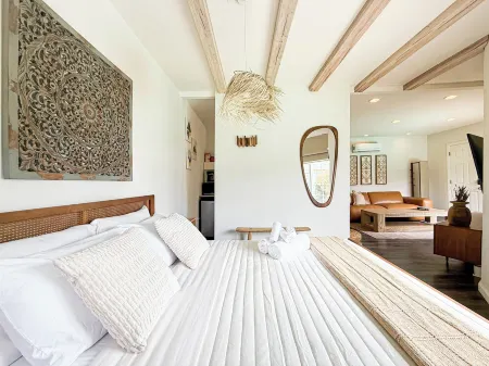 Cozy Studio Retreat with Pool – Steps from SoFi Stadium MK4-LAD