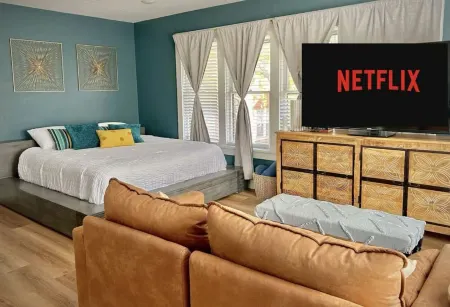 Stunning loft, Downtown Sherman, washer/dryer, WiFi, Отели в г. Шерман