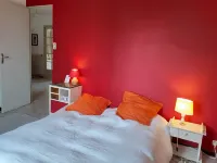 Grande Maison Idéale Pour Deux Couples Hotels in Velleron