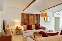 Amber and Rust Estremoz City House. In the heart of the historic center of Estremoz