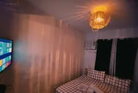 Ideal for family or barkada Staycation, 1 ride from mall, resto and supermarket Hotel di Imus