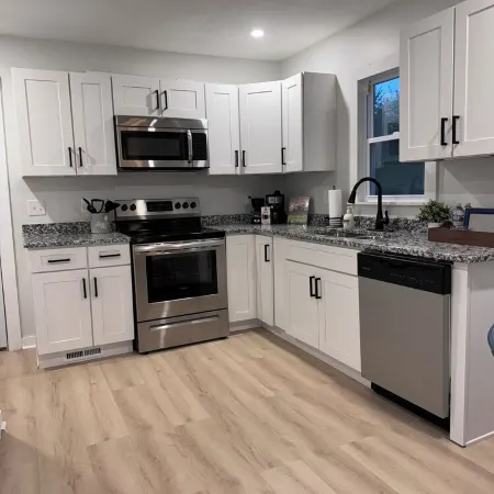 MTSU football and Downtown Murfreesboro! Near Siegel soccer, Nashville! New 2BR