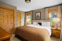 New Private 4Bd Ski Out Cabin at Otsego Club! Cozy Fully Updated Log Cabin!