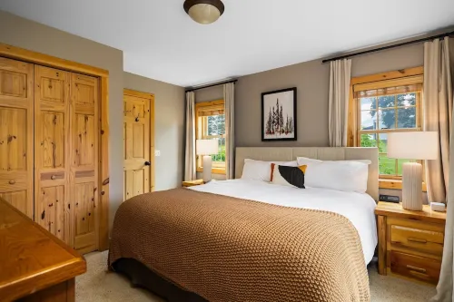 New Private 4Bd Ski Out Cabin at Otsego Club! Cozy Fully Updated Log Cabin!