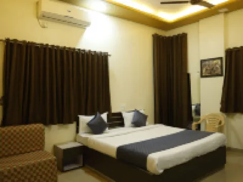 Balaji Lodging Hotels in Solapur