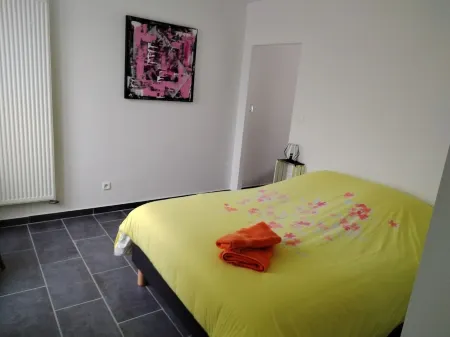 ART on the ground floor and terrace Отели в г. Сен