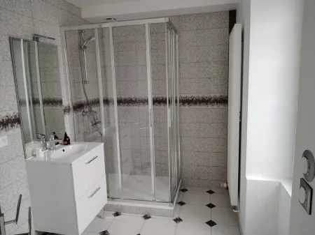 ART on the ground floor and terrace Отели в г. Сен