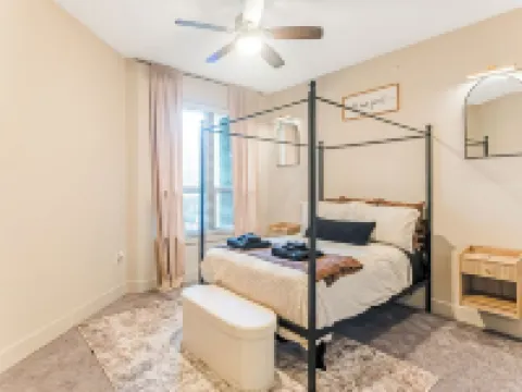 Luxury 1BD/1BA Uptown Dallas Hotels in Victory Park