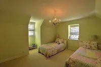 Heidi House-Close to everything 4-bedroom house in delightful Decatur