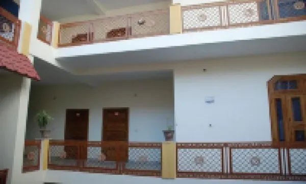 Private Room Near Laxman Jhula