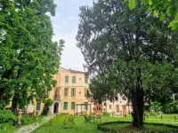 Enchanting 18th century villa with private parking a few km from Venice Hotels in Dolo