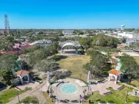 Spacious Downtown Cocoa Village Estate 1 with River Views!