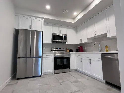 Modern & Cozy guest suite Hotels in Cochrane