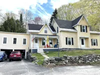 Main Street Retreat 4-bedroom w Hot Tub, Walk to Beach, Harbor & Restaurants Hotéis em Sunapee