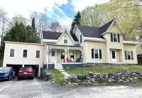 Main Street Retreat 4-bedroom w Hot Tub, Walk to Beach, Harbor & Restaurants