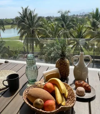 Beautiful and New 1-bedroom apartment in amazing Nuevo Vallarta فنادق في 