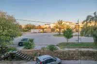 New apartment 3 minutes from the archaeological park and 600 meters from the sea Hotels in Marinella