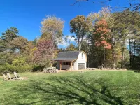 Blue Sky Lodge & Barndominium in Peaceful Blue Ridge 1 Flat Acre, Hot Tub and EV