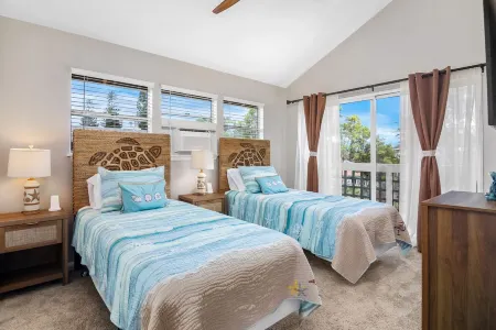 Fully Renovated Waikoloa Retreat: AC, Pool, Hot Tub, Beach Essentials Отели рядом с достопримечательностью «Waikoloa Dry Forest Initiative»