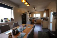 Fabulous 3 bedroom Bungalow in Glasgow with Garden and Parking.