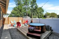 The Gypsy INN Hot Tub Downtown Franklin
