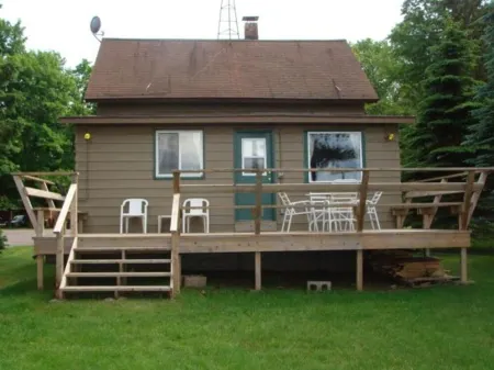 On North Twin Lake- Northern Exposure Rentals "Eagle's Nest"