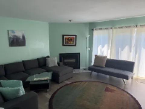 Relax in Style, Peaceful Patio, King Bed, Close to Everything