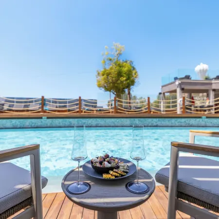 Qlusive Hotel
