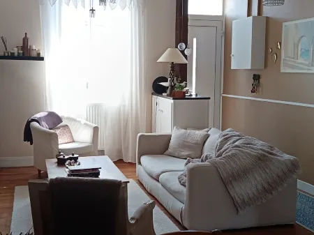 Angoulême: 1 double room/private shower/breakfast included