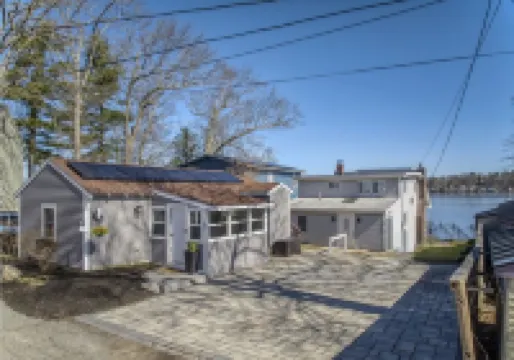 Cottage on the Lake with AC, WiFi, parking - Long term rental, pets OK