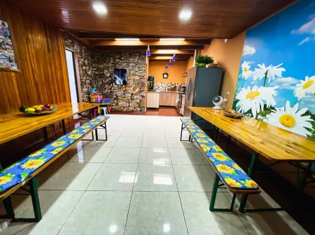 Casa Flores is a spacious 3 bd, 3 bath house in Heredia "The City of Flowers