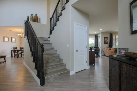 Welcome Home! Отели рядом с достопримечательностью «Deran Koligian Stadium»