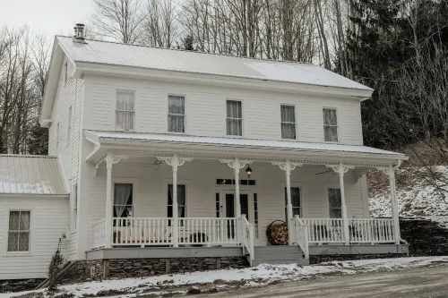 The Henderson: Victorian Luxury in the Catskills. Hotels in Fremont