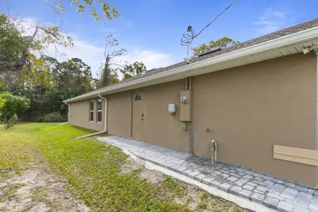 Vibrant Studio near Eastern Florida State College!