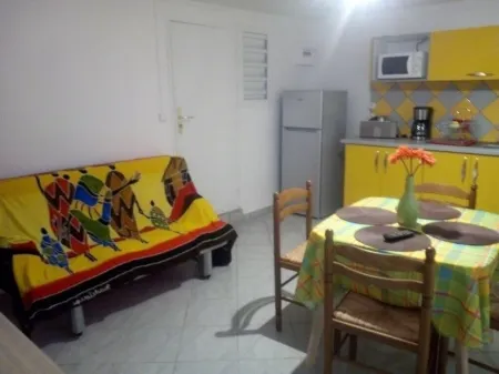 BEAU T2 BAS DE VILLA Отели в г. Сент-Ан