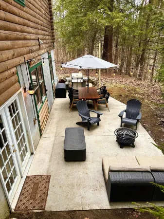 Charming Log Cabin in Lake George