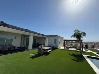 Spacious 6-bedroom house with AC, Large pool charming Buckeye