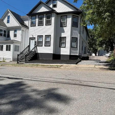 Charming 3-bedroom apartment in superb Schenectady with AC