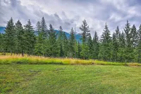 Private Deck & Mtn Views: Family Getaway in Eureka - Parking