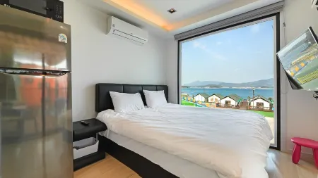 Goseong Bluebeach Pension&Glamping